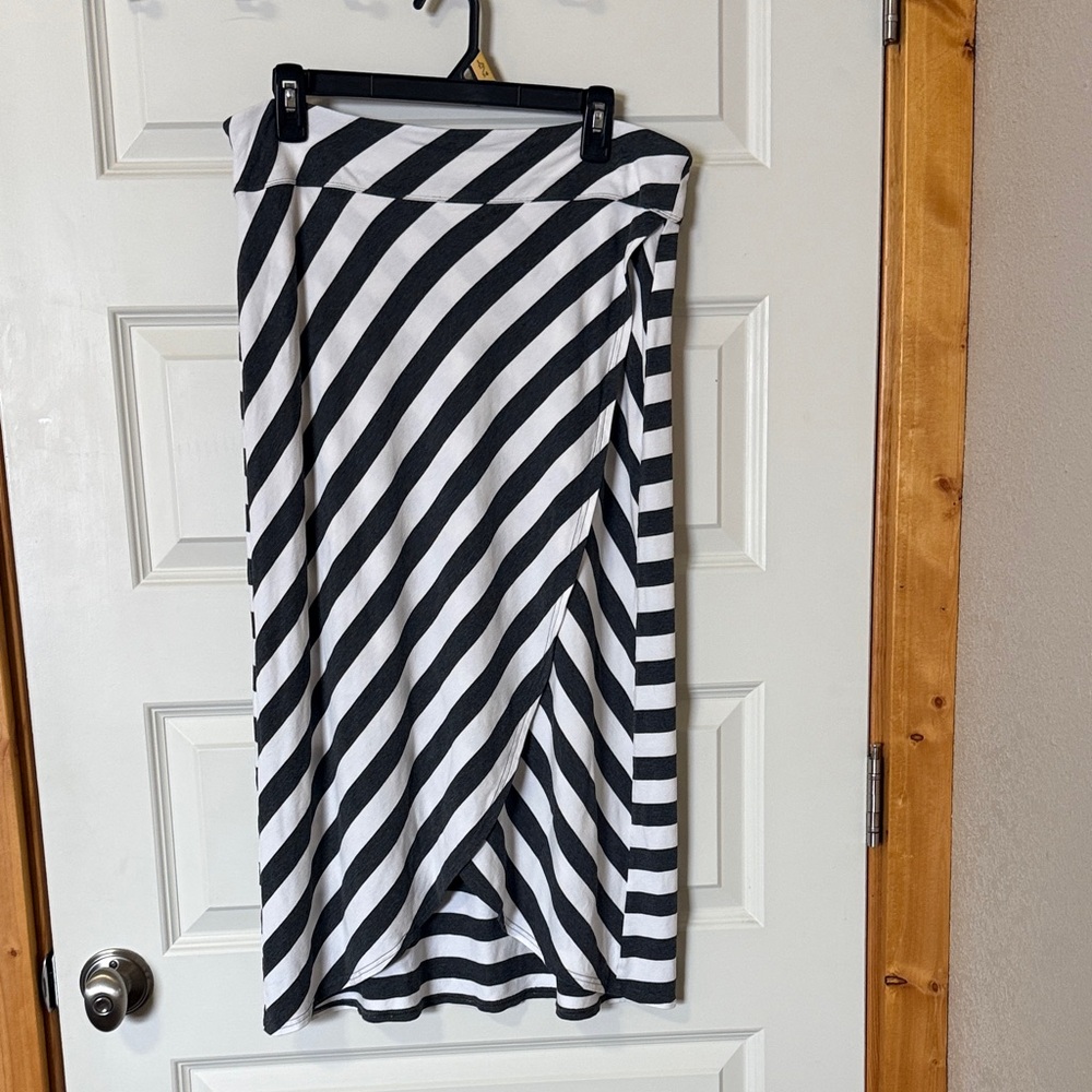 Athleta Charcoal Gray and White Striped Women's Skirt or Swimsuit Coverup